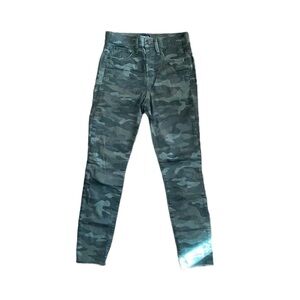 GAP Women’s Denim True Skinny Jeans Camouflage Pattern Pants with Frayed Hems